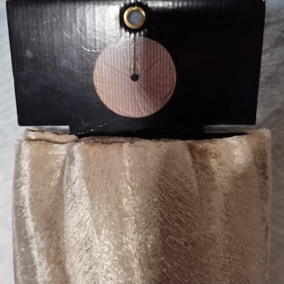 Beautiful Gold Shimmering Round Tree Skirt 48" in diameter. Retail $54.99. - Picture 6 of 6